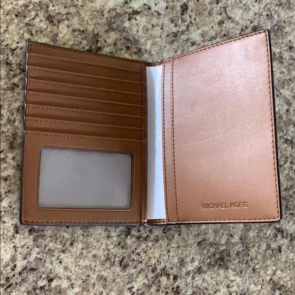 Michael Kors Passport Wallet - Picture 3 of 4